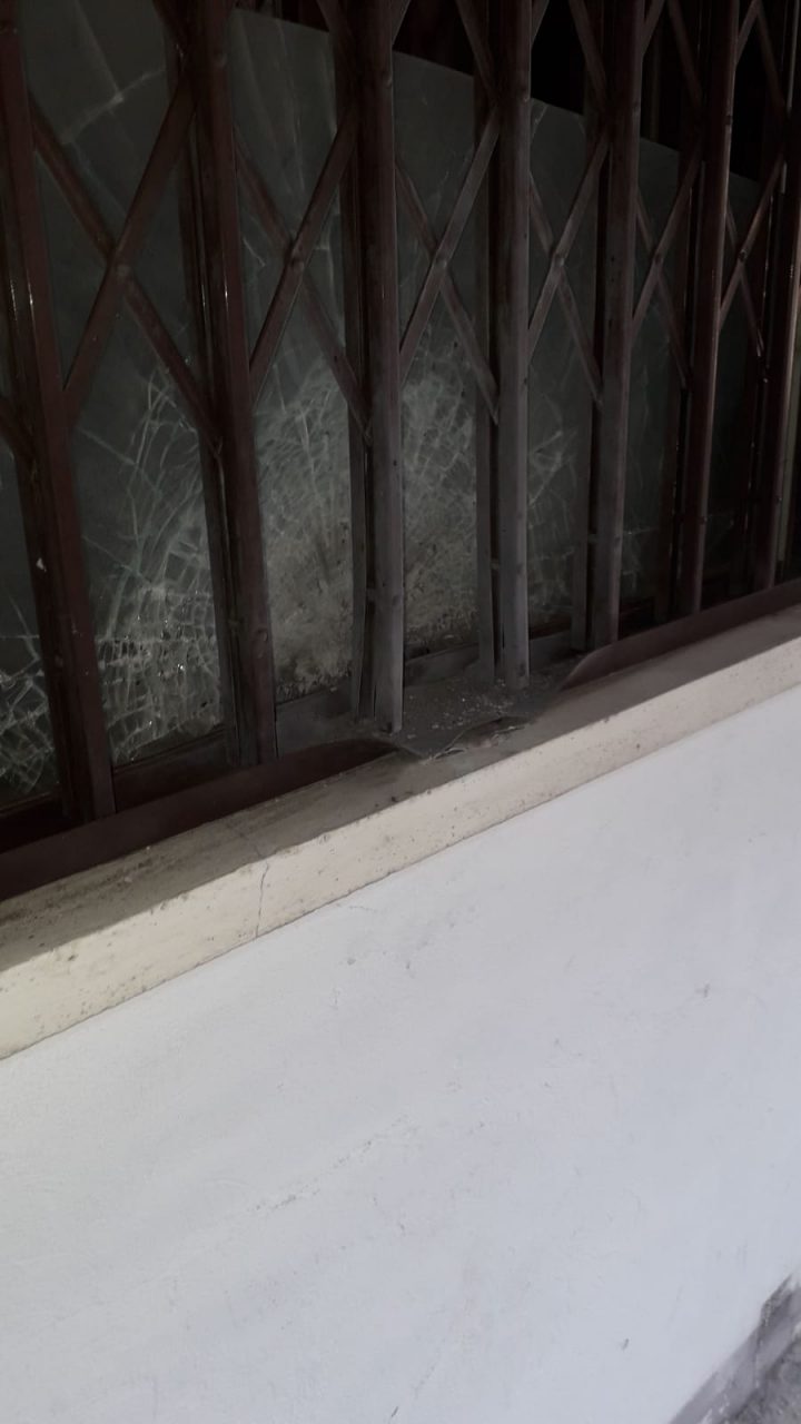 Nerviano, botto in paese: petardo rompe finestra in vicolo della Pace